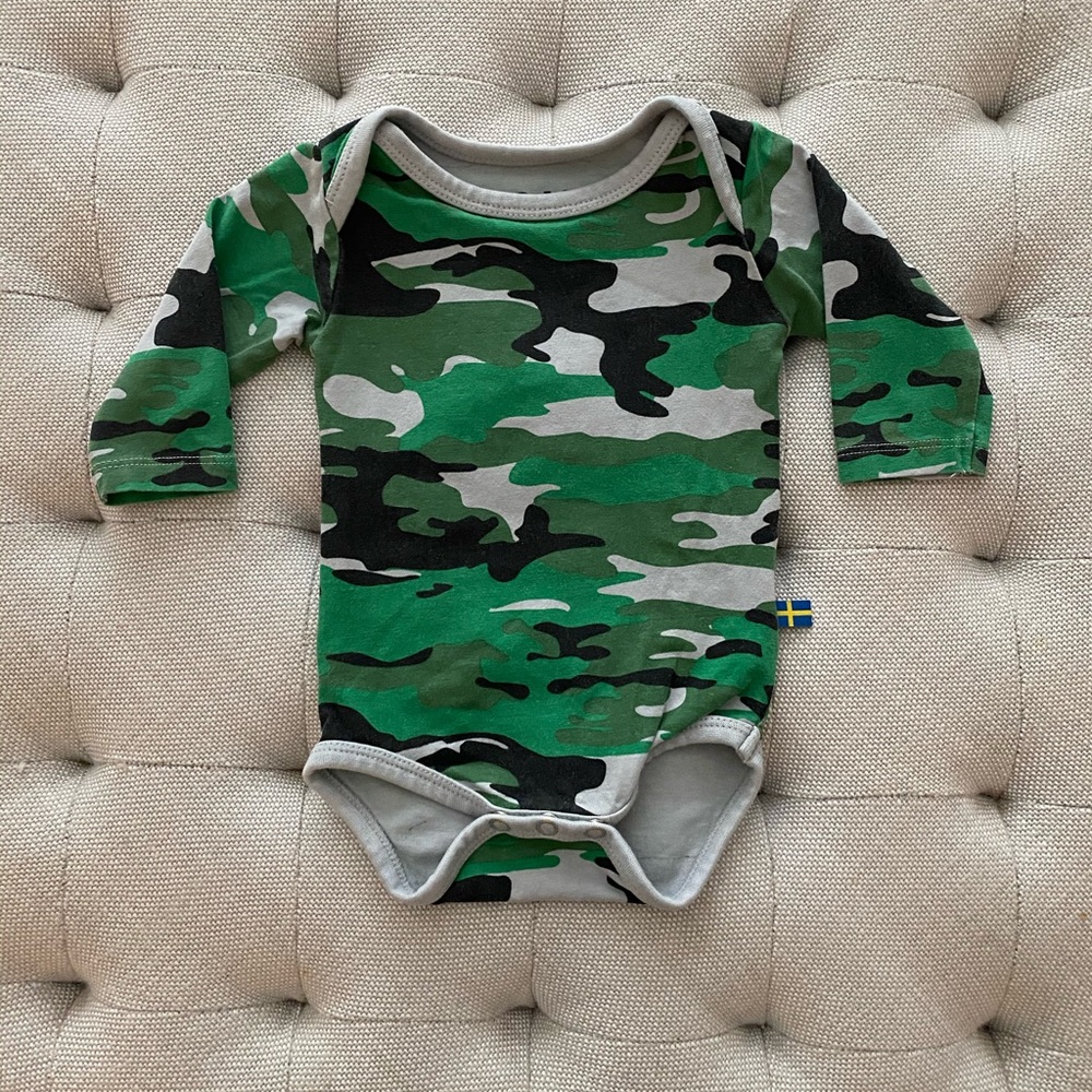 The Brand 0-3m Camo onesie